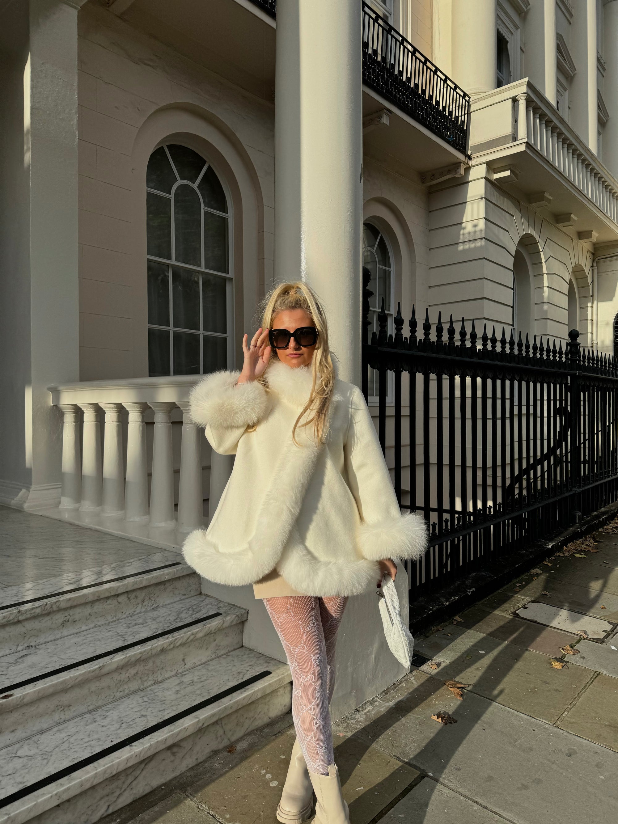 Cashmere wool coat made with real fur collar & cuffs. Fur coat with collar. Cashmere jacket. Cashmere coat with fur. Fur coat. Women's real fur cashmere coats, luxurious coats with fur, and elegant fur coats. Made from the highest quality of soft cashmere and wool blends. winter fashion. winter outfit. fur coat outfit. Autumn Fall coat